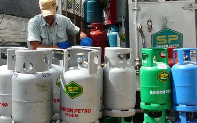 Mùng 1 Tết, gas bán lẻ trong nước tăng 16.000 đồng/bình 12kg