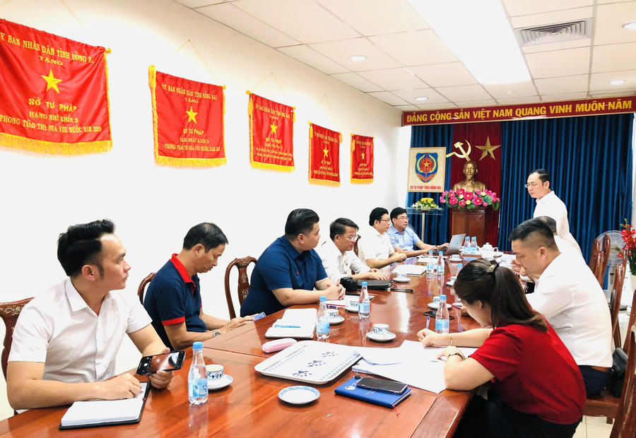 Quang cảnh buổi họp.