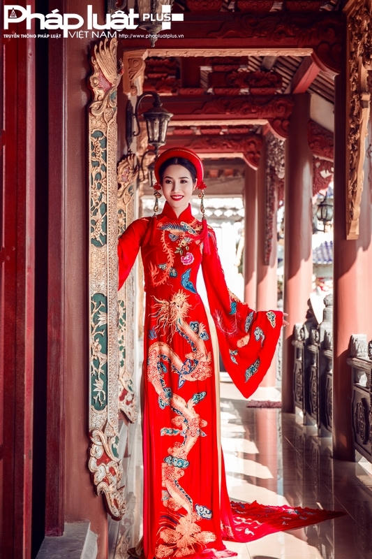 Ảnh: Hoàng Trung - Trang điểm: Trang Makeup
