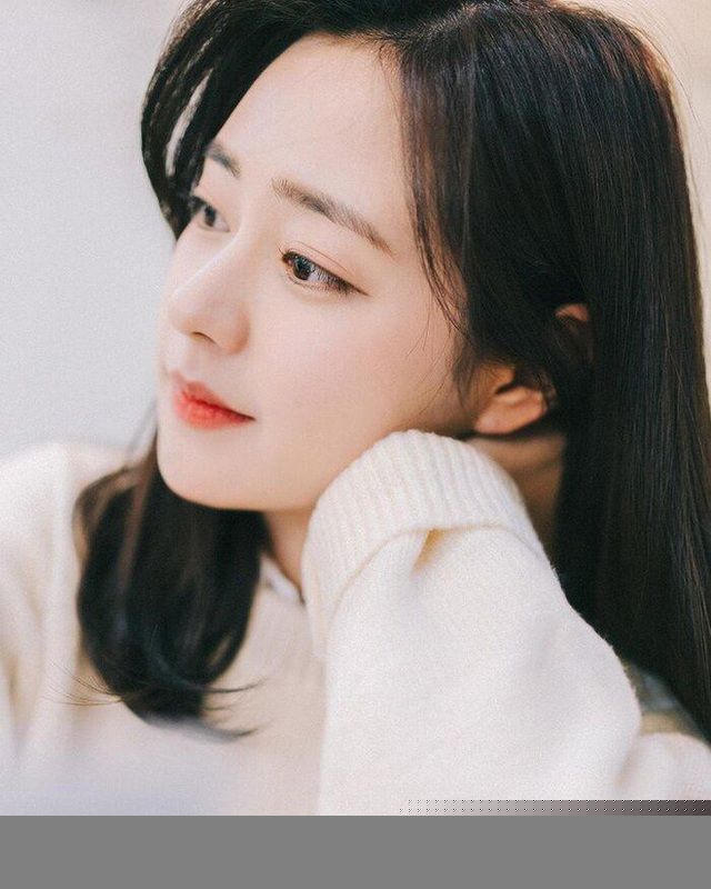 Những hình ảnh đời thường của tân hoa hậu Shin Seulg cũng gây sốt cộng đồng mạng.