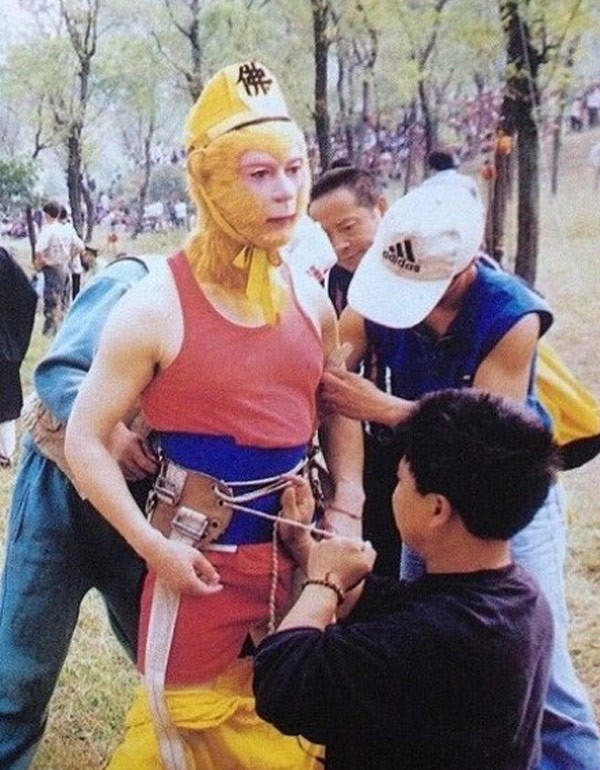 Chuẩn bị cảnh quay võ thuật cho Đại Thánh. Ảnh: internet.