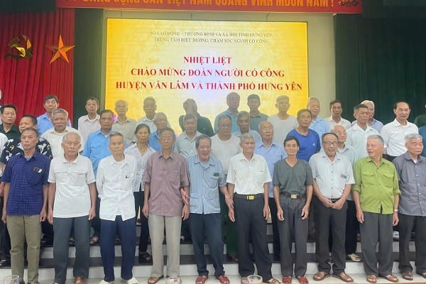 Trung tâm Điều dưỡng, chăm sóc người có công tỉnh Hưng Yên đón đoàn người có công trên địa bàn.
