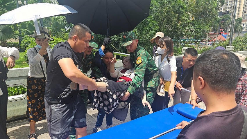 Lực lượng biên phòng kịp thời hỗ trợ cấp cứu kịp thời một công dân Trung Quốc bị ngật xỉu tạ cửa khẩu Bắc Luân.