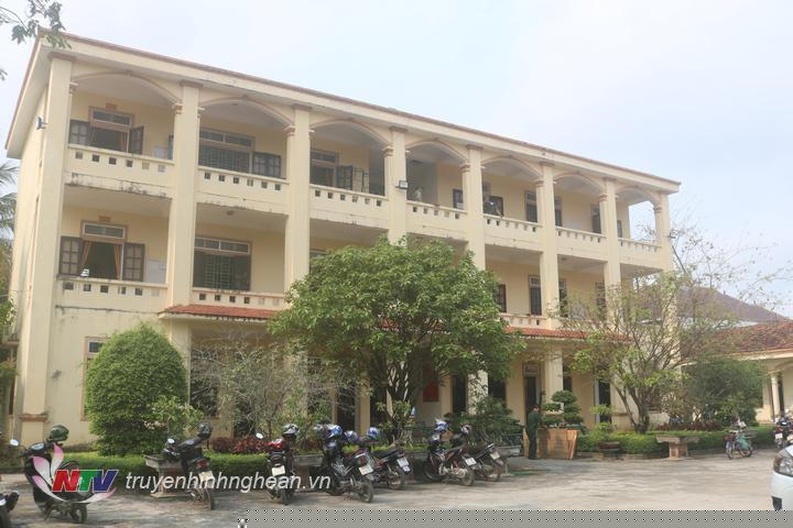 Trung tâm Bồi dưỡng chính trị huyện gồm 2 dãy nhà 3 tầng đủ đáp ứng cho khoảng 200 người lưu trú.