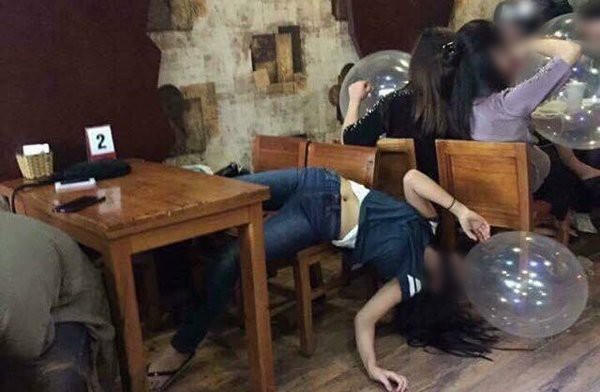 B&oacute;ng cười được giới trẻ sử dụng tại nhiều qu&aacute;n bar, qu&aacute;n cafe.