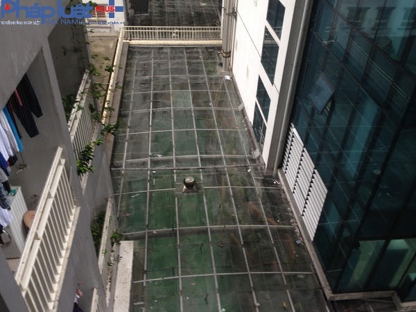 Diện tích đất chung theo thiết kế là khu sân vườn, nay đã bị biến thành bể bơi