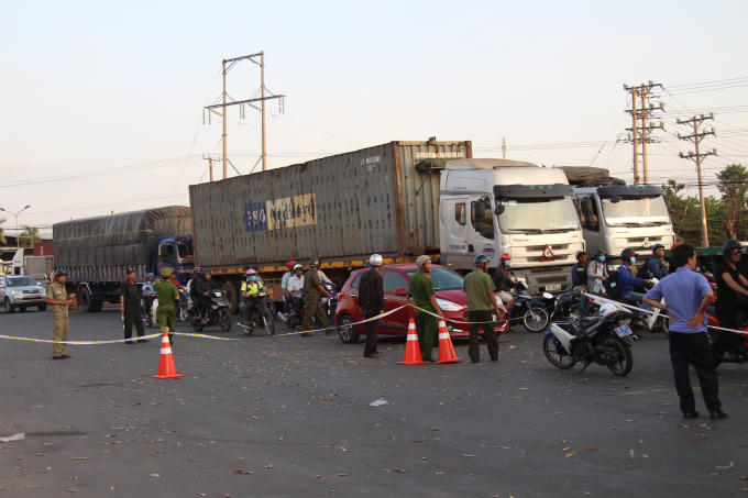 Giao thông qua khu vực vô cùng lộn xộn.