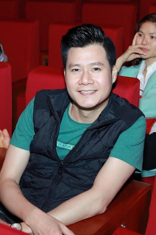 12h khuya, Quang Dũng vẫn chờ đợi đến lượt m&igrave;nh tập c&ugrave;ng ban nhạc.