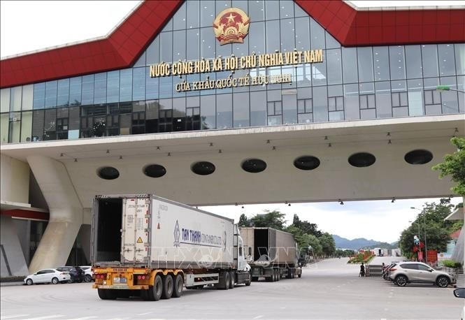Phương tiện xuất nhập khẩu hàng hóa tại cửa khẩu quốc tế Hữu Nghị, tỉnh Lạng Sơn.