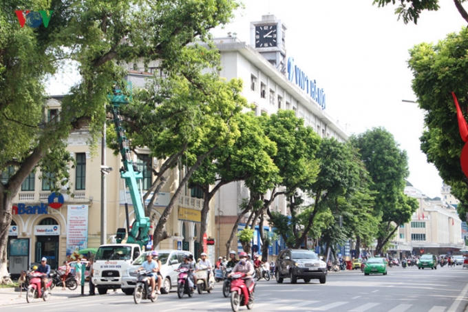 Hà Nội cũng đã tăng cường chiếu sáng về đêm để phục vụ du khách.