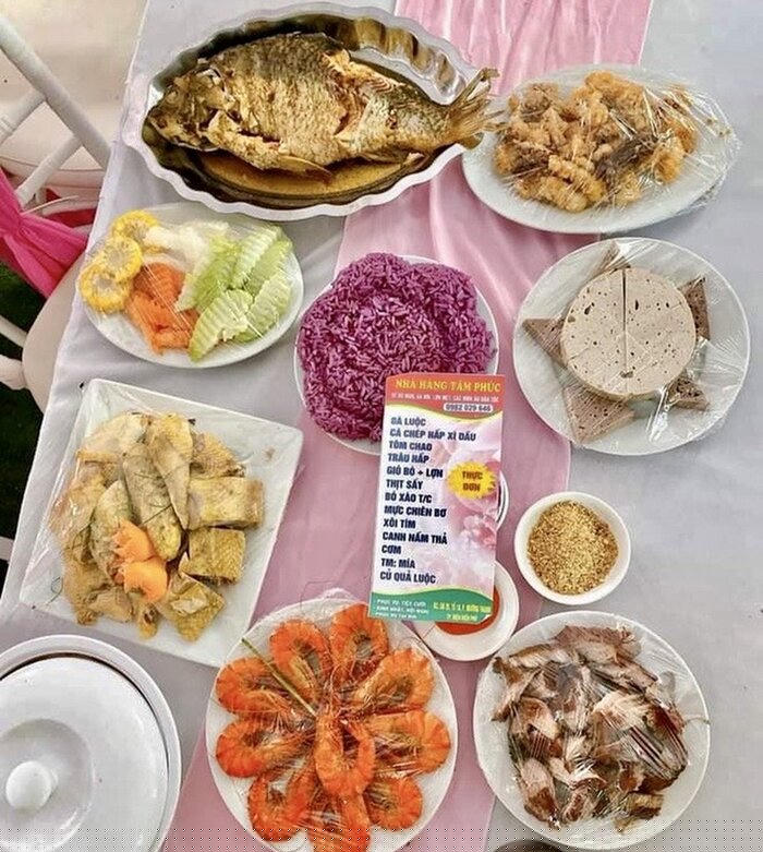 Mâm cỗ cưới được cô gái đặt