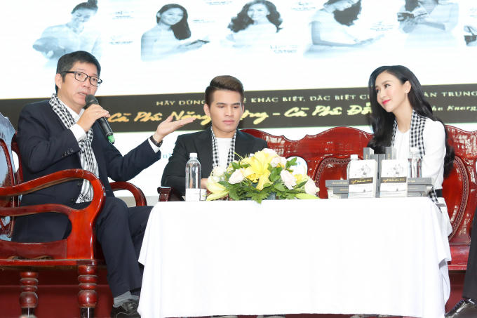 Hà Thu diện đầm thanh lịch, chia sẻ công thức thành công với sinh viên