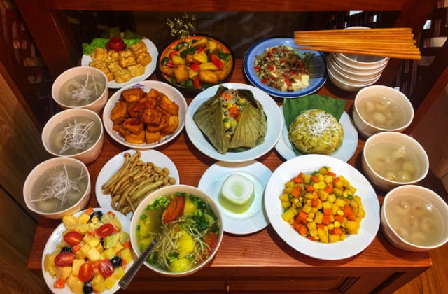 Bí quyết ăn “thả phanh” mà không lo tăng cân ngày Tết