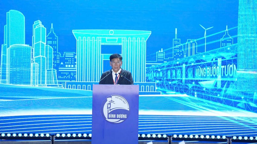 Phó chủ tịch UBND tỉnh Bình Dương – Mai Hùng Dũng phát biểu tại buổi lễ.