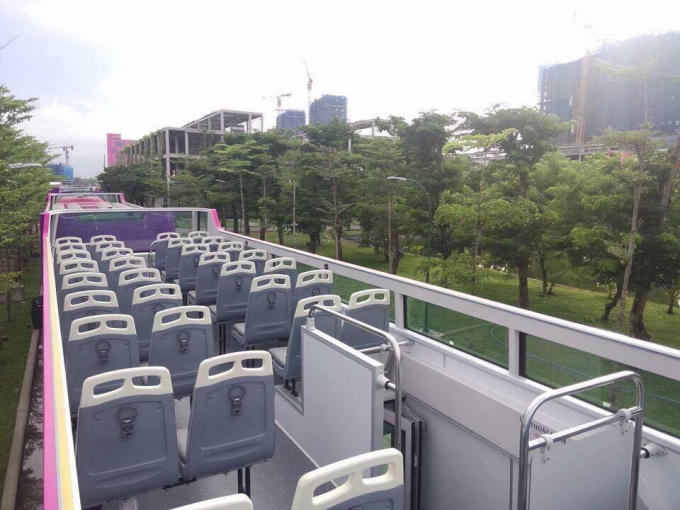 Xe bus 2 tầng du lịch có 54 chỗ ngồi, gồm 42 ghế tầng trên và 12 ghế tầng dưới.