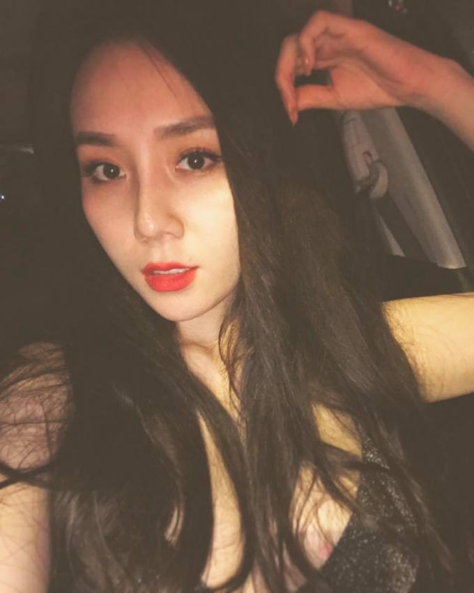 Một số hình ảnh bạn gái hot girl của Khắc Việt.