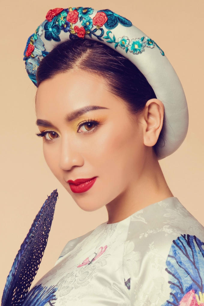 Nữ hoàng ảnh lịch Y Phụng đài các trong tà áo dài