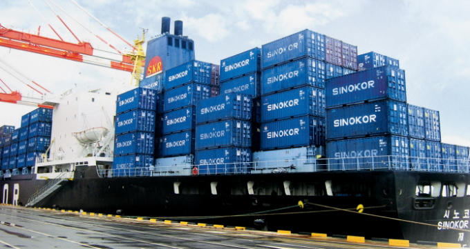 Tầu chở container của hãng tầu Sinokor Merchant Marine.