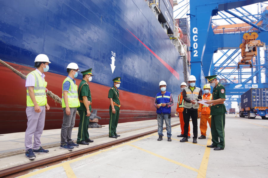 Lực lượng BĐBP tỉnh Bà Rịa – Vũng Tàu tuần tra kiểm soát, bảo đảm an toàn khu vực cửa khẩu cảng biển. (Hình: Văn Danh)
