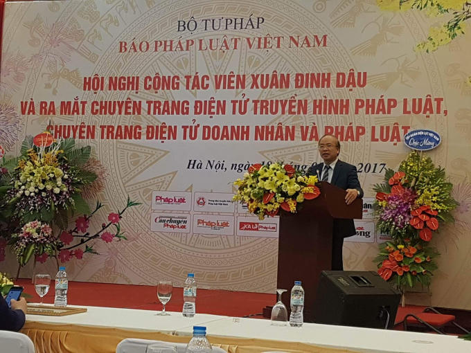 Đến dự buổi lễ có Thứ trưởng Bộ Tư pháp Phan Chí Hiếu.