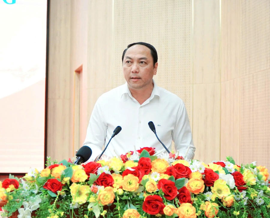 Tân Chủ tịch HĐND tỉnh Kiên Giang Lâm Minh Thành phát biểu bế mạc kỳ họp HĐND tỉnh.