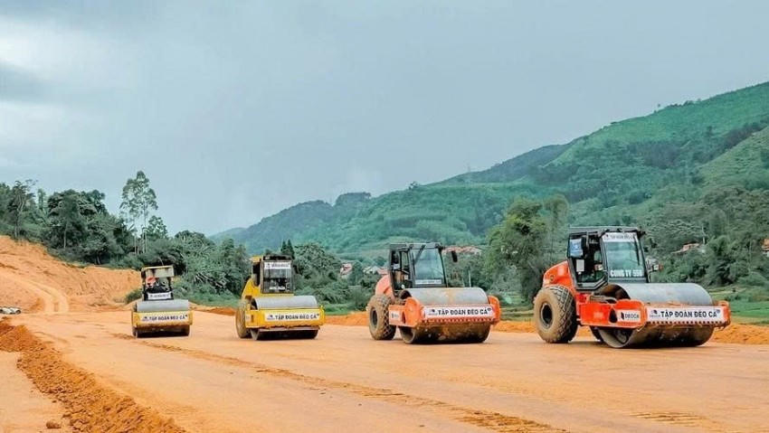 Một góc dự án cao tốc Hữu Nghị - Chi Lăng đang thị công. (Ảnh: IT).