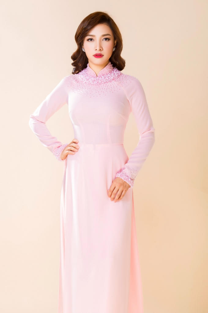 L&ecirc; B&ecirc; La dịu d&agrave;ng đến bất ngờ trong t&agrave; &aacute;o d&agrave;i