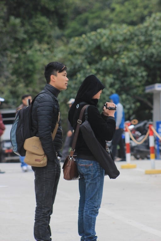 Du khách ghi lại những khoảnh khắc tại lễ hội xuân Yên Tử 2016.