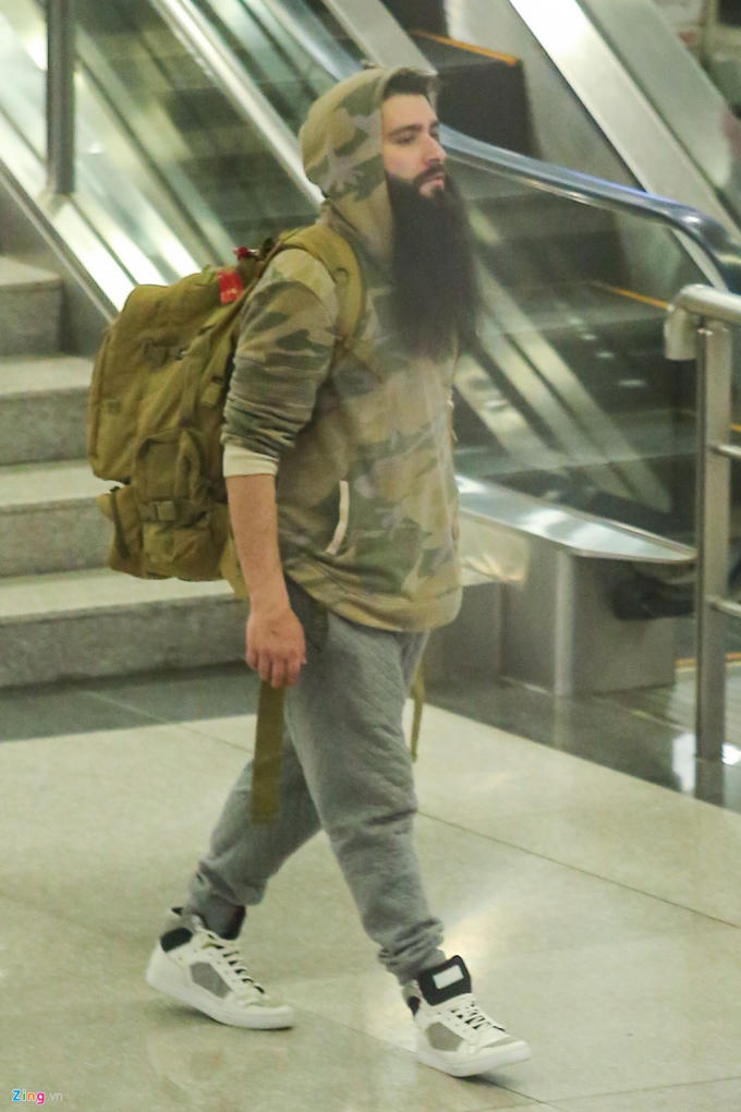 Sự kiện ra mắt Kong: Skull Island diễn ra đồng loạt tại TP.HCM và Hà Nội vào hôm qua (9/3), tuy nhiên do có lịch trình riêng nên đạo diễn bộ phim bom tấn này không thể tham dự mà phải đến trễ hơn một ngày.