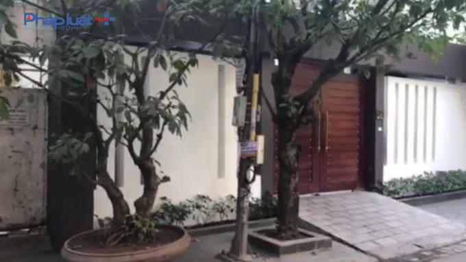 Một nhà dân nằm ngay sát trạm biến áp.