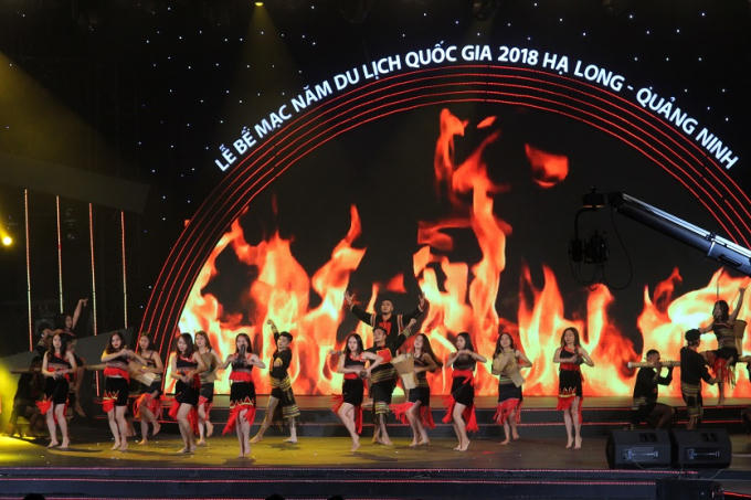 Một trong các tiết mục văn nghệ đặc sắc tại buổi lễ bế mạc.