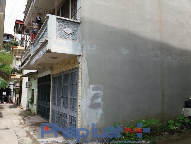 Ngôi nhà đã không được sử dụng nhiều năm nay và hiện vẫn chưa được sửa chữa.