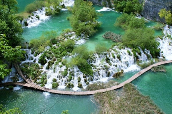 Thác Plitvice nằm trong khu vực "Hồ thần tiên" thuộc công viên quốc gia Croatia. Ảnh: internet.