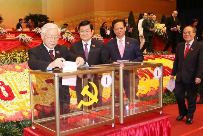 Tổng Bí thư Nguyễn Phú Trọng, Chủ tịch nước Trương Tấn Sang, Thủ tướng Nguyễn Tấn Dũng, Chủ tịch Quốc hội Nguyễn Sinh Hùng bỏ phiếu tại Đại hội.
