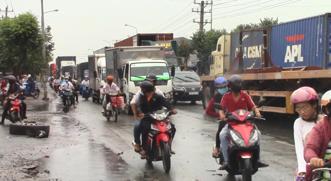Giao thông qua khu vực ùn ứ kéo dài