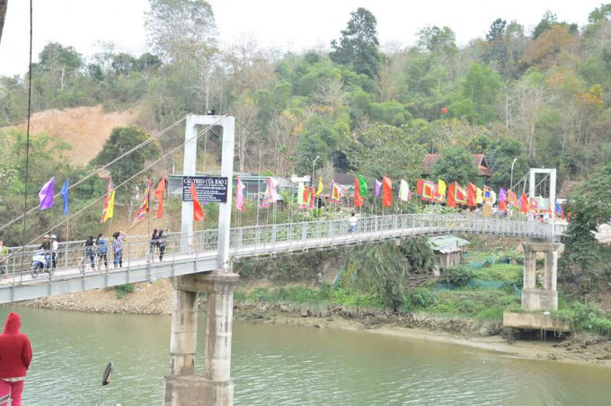 Đền Vạn - Cửa Rào thuộc xã Xá Lượng, huyện Tương Dương (Nghệ An).