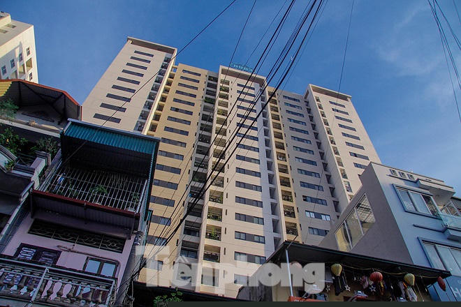 Tổng số căn hộ của dự án là 392 căn tương đương dân số khoảng 1.500 người. Được bàn giao từ Quý III/2018, sau khi người dân về ở hết, với lượng xe cộ lớn từ chung cư này sẽ gây sức ép lớn lên phố Nguyễn Đức Cảnh chỉ rộng chưa đến 10m.