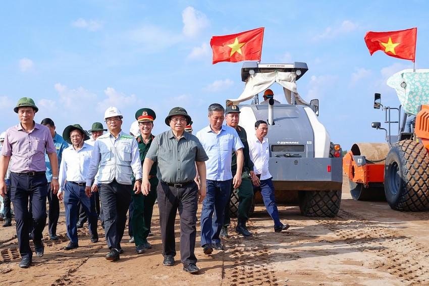Thủ tướng Phạm Minh Chính kiểm tra công trường dự án.