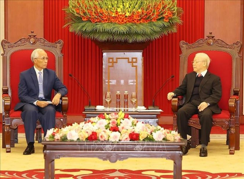 Tổng Bí thư Nguyễn Phú Trọng tiếp đồng chí Khamphan Pheuyavong, Bí thư Trung ương Đảng, Trưởng ban Tuyên huấn, Chủ tịch Hội đồng Lý luận Trung ương Đảng Nhân dân Cách mạng Lào. Ảnh: Trí Dũng/TTXVN.