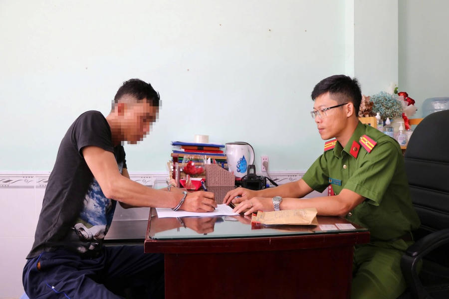 Đối tượng Hà Thanh Cường (bên trái)