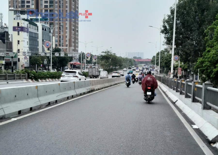 Hướng từ Cầu Vĩnh Tuy đi xuống nút giao Cổ Linh.