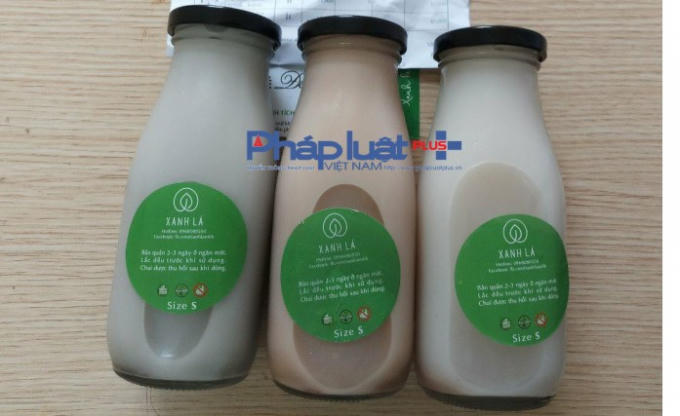 Dù bị các cơ quan chức năng đình chỉ nhưng cơ sở Xanh Xanh Lá vẫn tiếp tục sản xuất và bán hàng cho khách