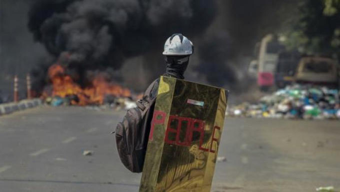 Các cuộc biểu tình phản đối chính biến tiếp tục diễn ra tại nhiều nơi ở Myanmar.