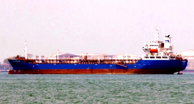 Tàu BTS Christina bị phát hiện chở một lượng lớn xăng dầu nhập lậu bị cơ quan điều tra tạm giữ. Ảnh: P.N.