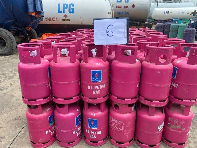 Tang vật liên quan đến vụ việc.
