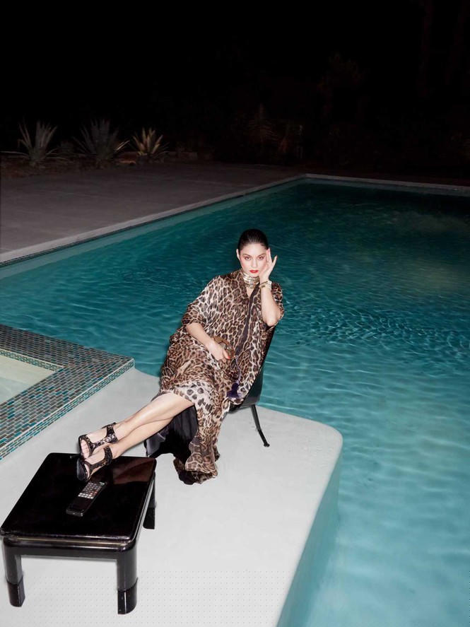 Vanessa Hudgens mặc xuyên thấu 'có như không' gây sốc - ảnh 7