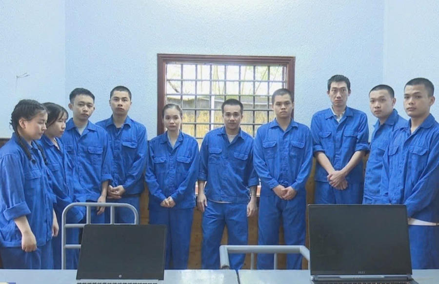 Các đối tượng trong đường dây lừa đảo cả trăm tỷ đồng. Ảnh: Chiểu Nguyễn.