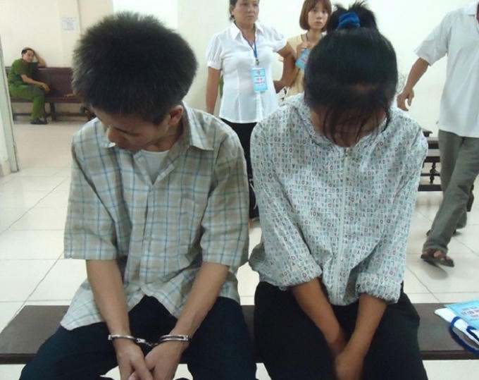 Vợ chồng Hoa tại tòa. (Ảnh: Zing)
