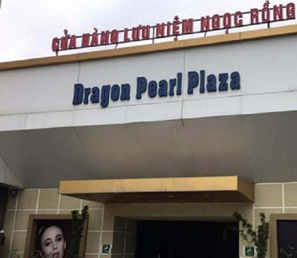 Cửa hàng lưu niệm Ngọc Rồng bị xử phạt số tiến 400 triệu đồng với hành vi niêm yết giá hàng hóa bằng ngoại tệ.