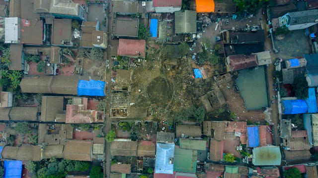 Sau vụ nổ kinh hoàng xảy ra lúc hơn 4h sáng ngày 3/1, một góc thôn Quan Độ tan hoang như vừa trải qua một trận bom thời chiến.